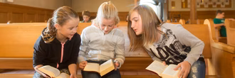 maedchen-in-kirche